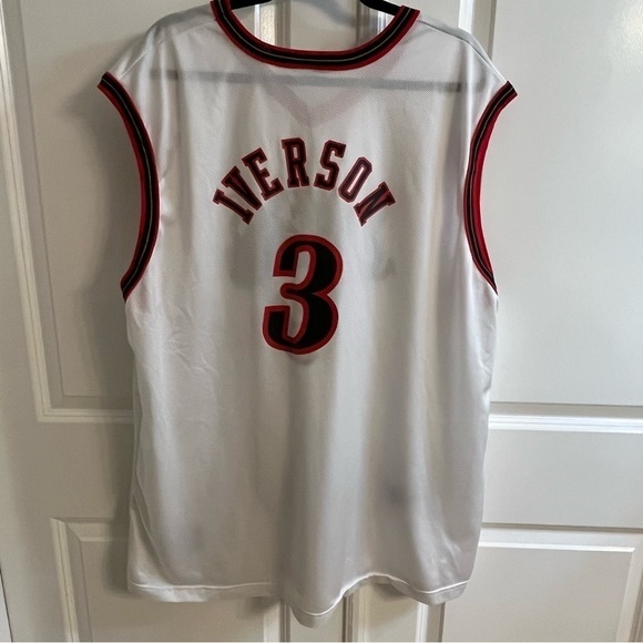 Vintage Allen Iverson 76’ers basketball Jersey. Mens size XXL
